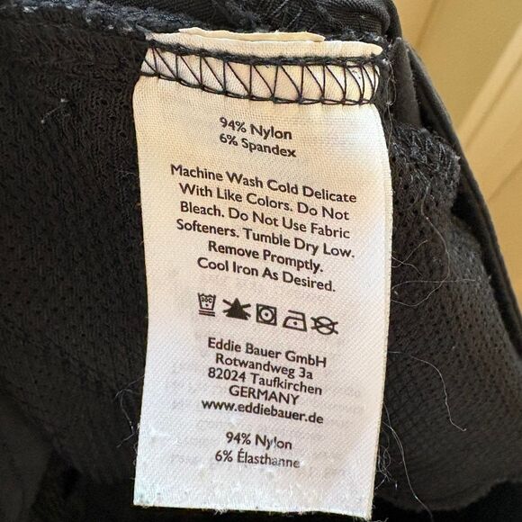 Women's Eddie Bauer First Ascent Guide Pro Hiking Shorts in Black size 8 - Picture 10 of 10